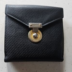 Vintage Salvatore Ferragamo Black Leather Bifold Wallet Coin Case c-22167  Flaw